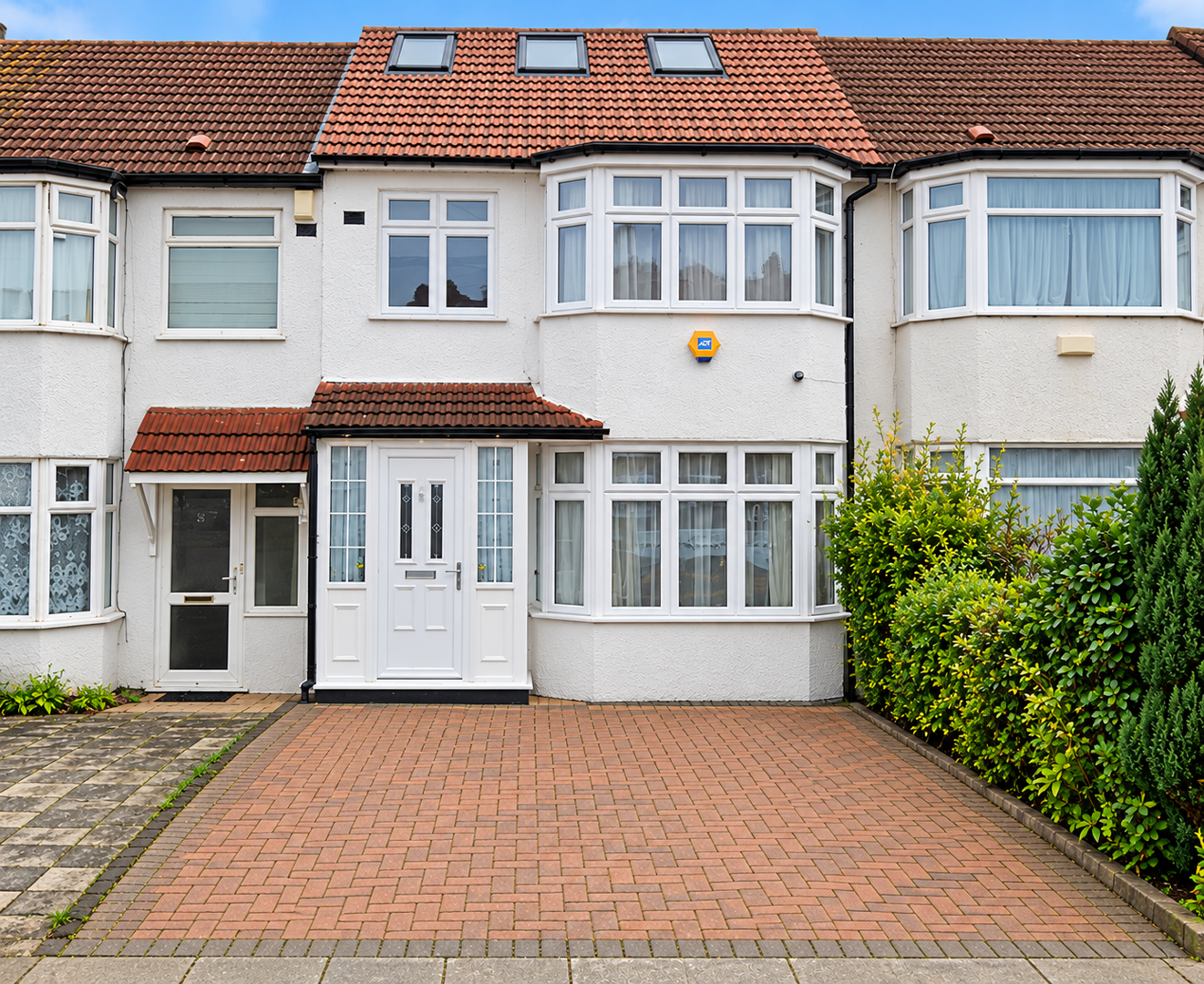 4 bed property in Hazel Close, London